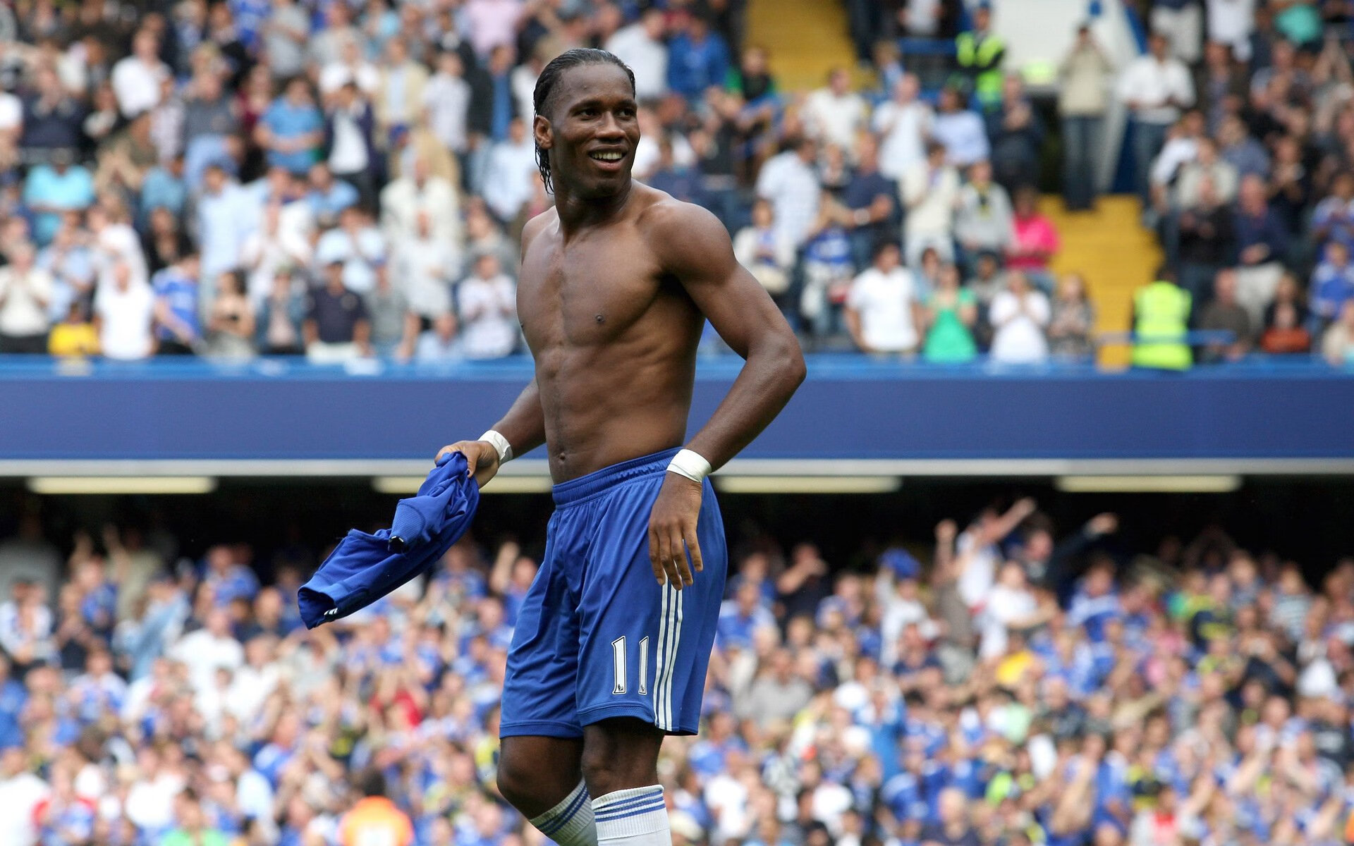 湖人替补两奇兵进步太大了！海斯稳固内线，拉拉维亚成最佳第六人